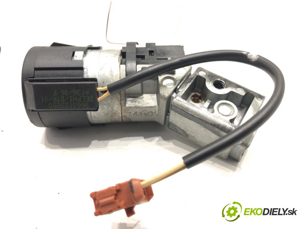 PEUGEOT 207 (WA_, WC_) 2006 - 2015    1.4 16V 65 kW [88 KM] benzyna 2006 - 2013  spinačka 9663123280 (Spínacia skrinka a kľúč)
