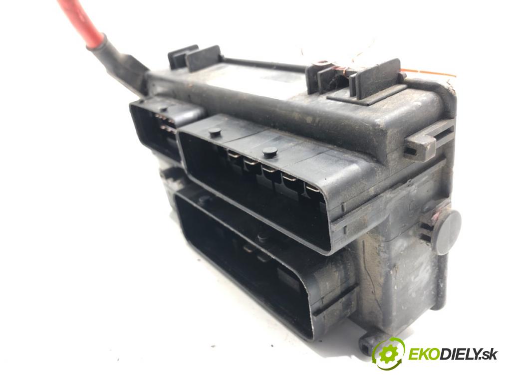 FIAT GRANDE PUNTO (199_) 2005 - 2022    1.3 D Multijet (199.AXD11, 199.AXD1A, 199.AXD1B,... 66 kW [90 KM] olej napędowy 2005 - 2010  skříňka poistková 51775622 (Pojistkové skříňky)