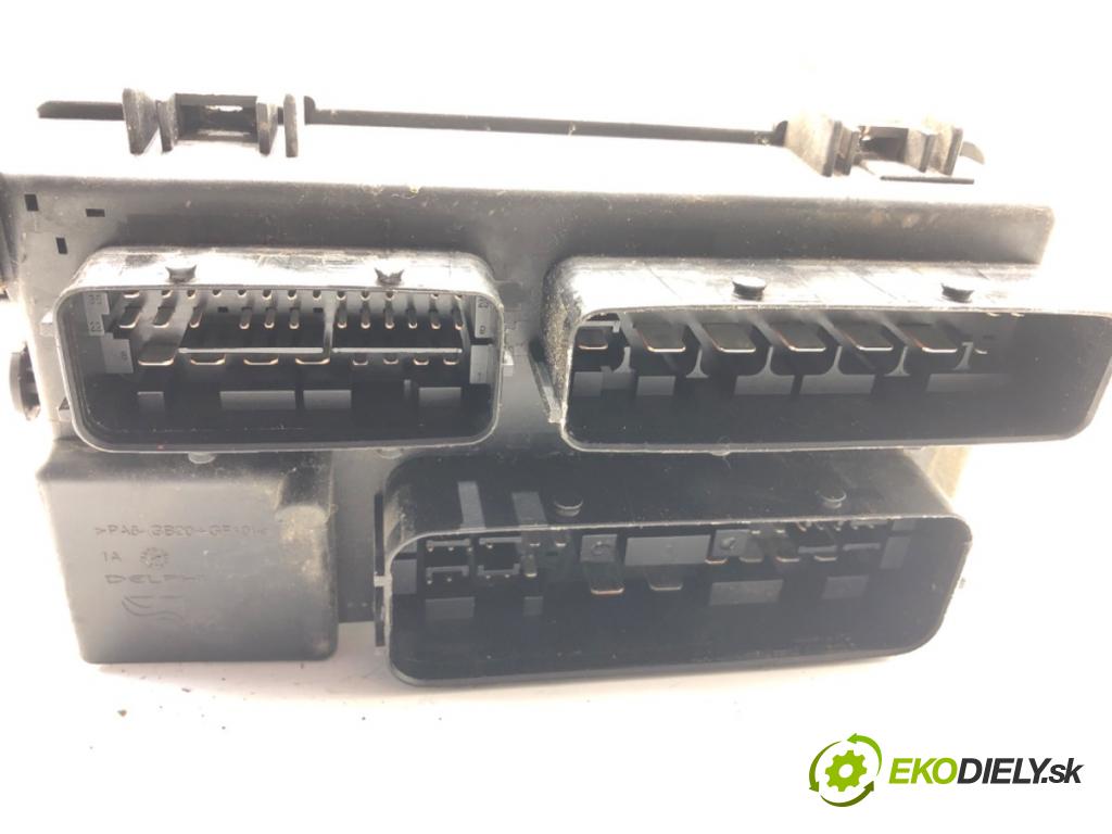 FIAT GRANDE PUNTO (199_) 2005 - 2022    1.3 D Multijet (199.AXD11, 199.AXD1A, 199.AXD1B,... 66 kW [90 KM] olej napędowy 2005 - 2010  skříňka poistková 51775622 (Pojistkové skříňky)