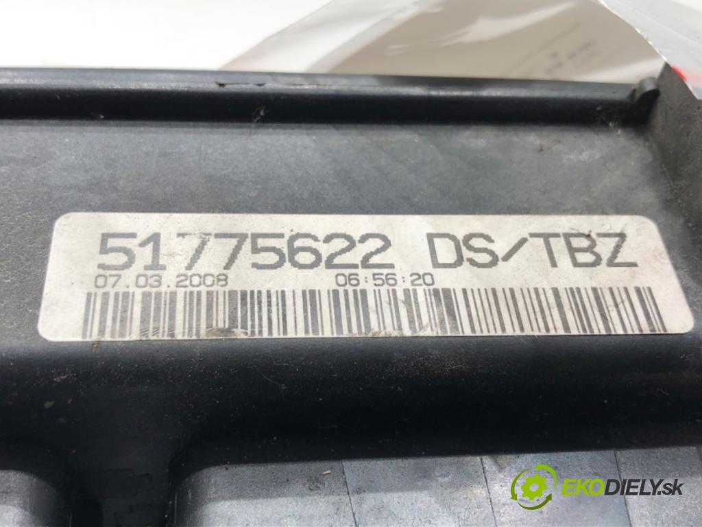 FIAT GRANDE PUNTO (199_) 2005 - 2022    1.3 D Multijet (199.AXD11, 199.AXD1A, 199.AXD1B,... 66 kW [90 KM] olej napędowy 2005 - 2010  skříňka poistková 51775622 (Pojistkové skříňky)