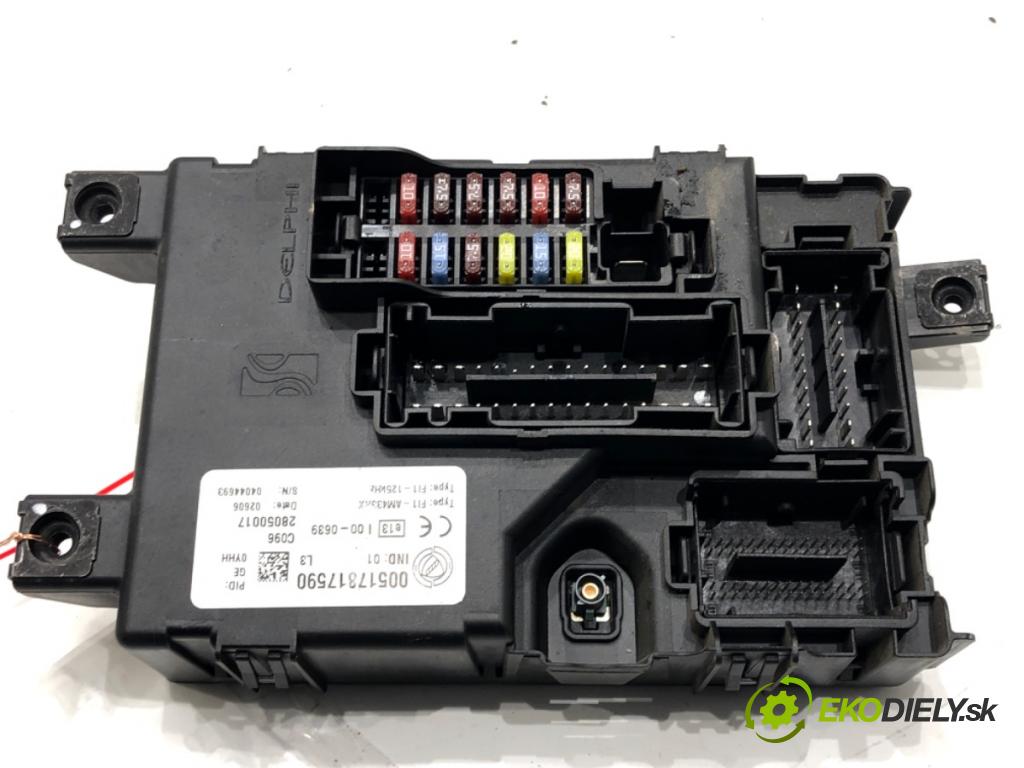 FIAT GRANDE PUNTO (199_) 2005 - 2022    1.3 D Multijet (199.AXD11, 199.AXD1A, 199.AXD1B,... 66 kW [90 KM] olej napędowy 2005 - 2010  modul BSI 00517817590 (Pojistkové skříňky)