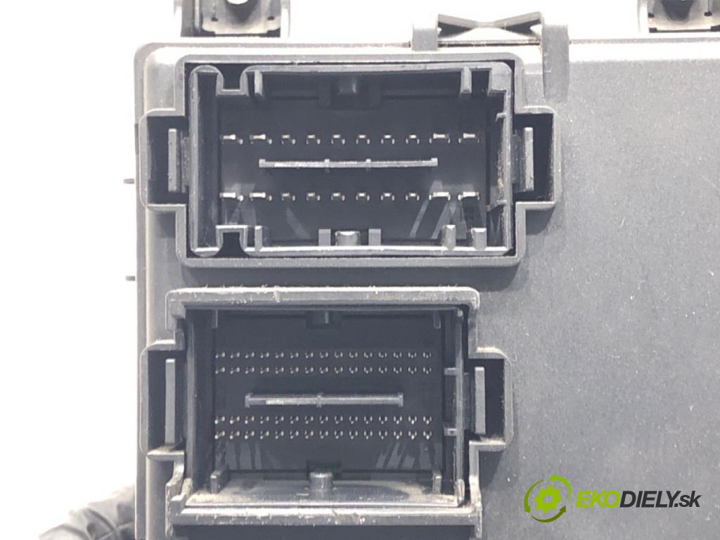 FIAT GRANDE PUNTO (199_) 2005 - 2022    1.3 D Multijet (199.AXD11, 199.AXD1A, 199.AXD1B,... 66 kW [90 KM] olej napędowy 2005 - 2010  modul BSI 00517817590 (Pojistkové skříňky)