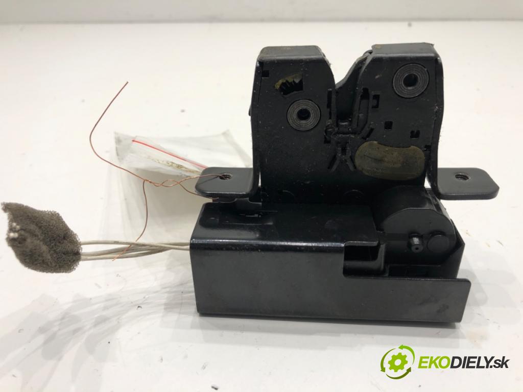RENAULT LAGUNA III Kombi 2011 96 kW 2.0 dCi (KT07, KT0J, KT14, KT1A, KT1S) 1995 zámok dverí zad 905420001R