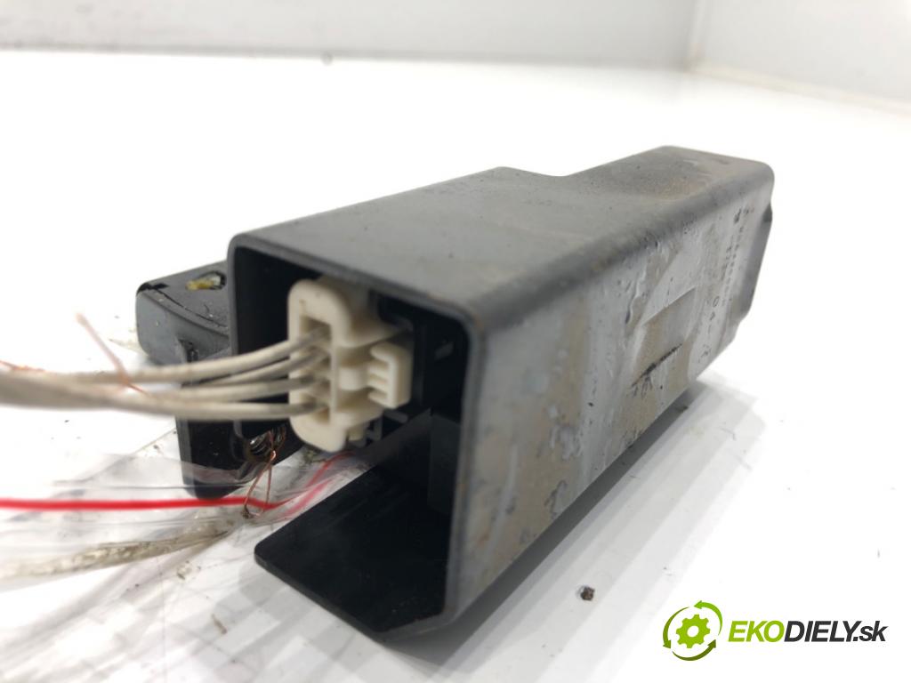 RENAULT LAGUNA III Kombi 2011 96 kW 2.0 dCi (KT07, KT0J, KT14, KT1A, KT1S) 1995 zámok dverí zad 905420001R