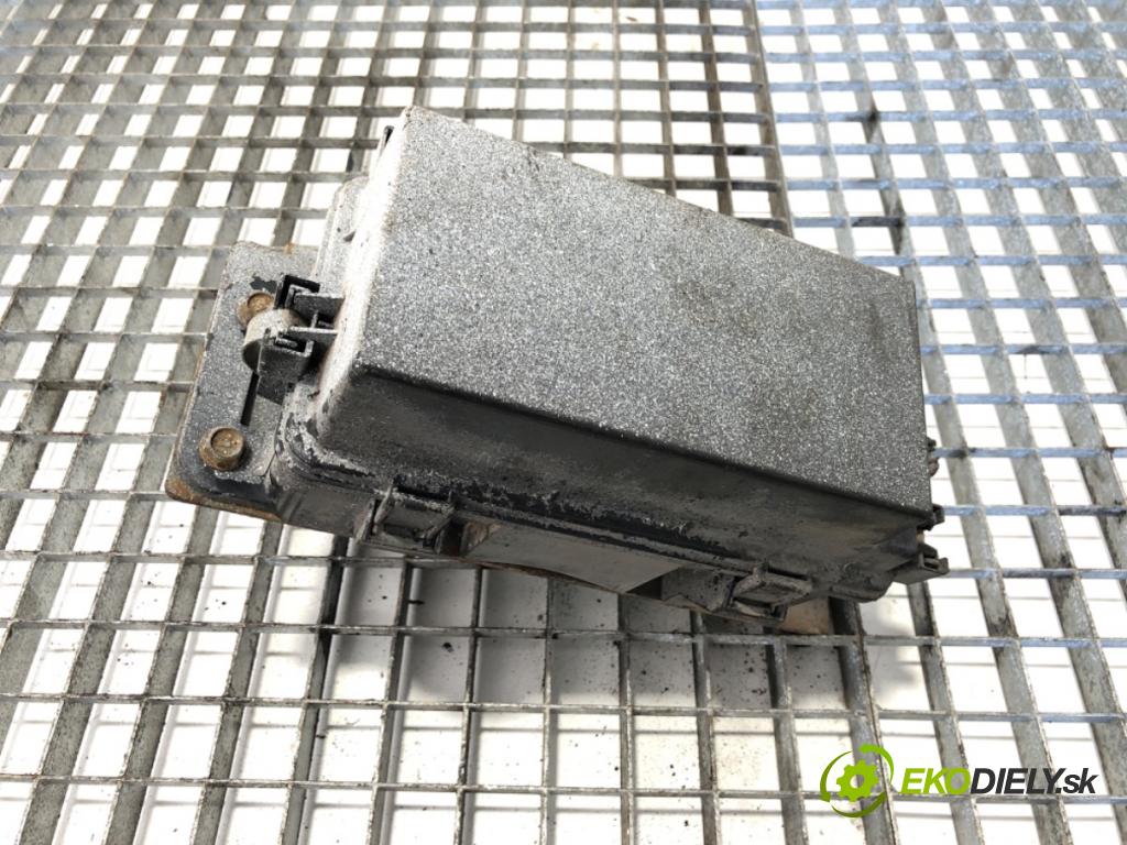 NISSAN CABSTAR (F24M, F24W) 2006 - 2013    35.13 DCI, 45.13 DCI 2.5 (F24M) 96 kW [131 KM] olej napędowy 2006 - 2012  skříňka poistková  (Pojistkové skříňky)