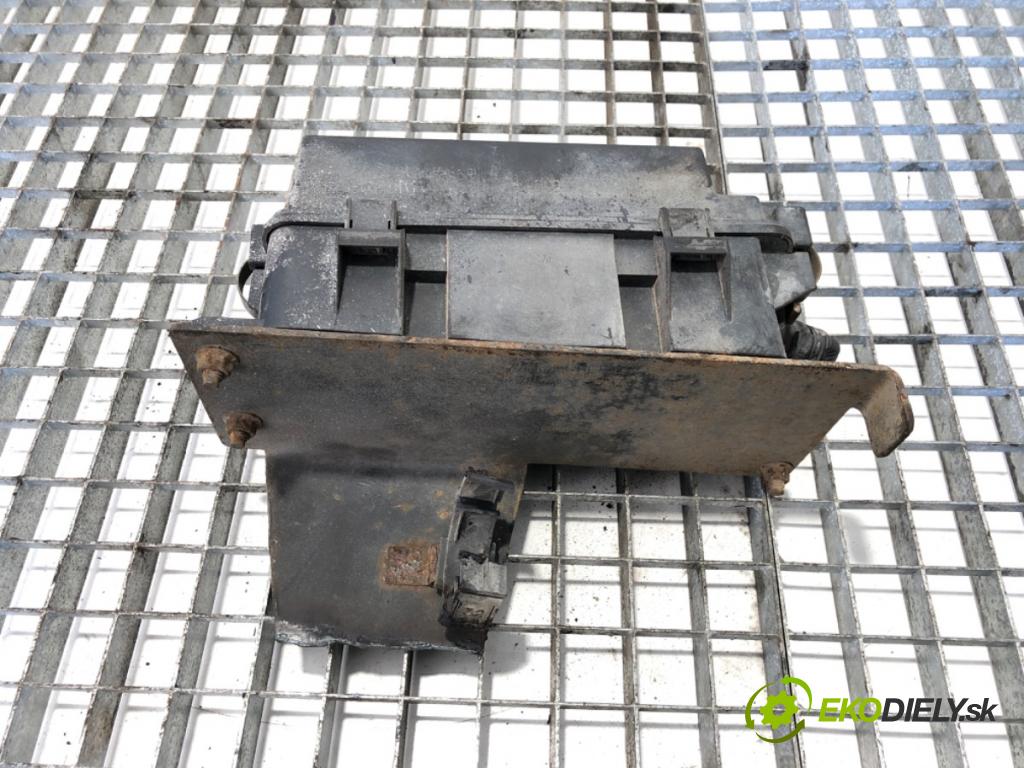 NISSAN CABSTAR (F24M, F24W) 2006 - 2013    35.13 DCI, 45.13 DCI 2.5 (F24M) 96 kW [131 KM] olej napędowy 2006 - 2012  skříňka poistková  (Pojistkové skříňky)