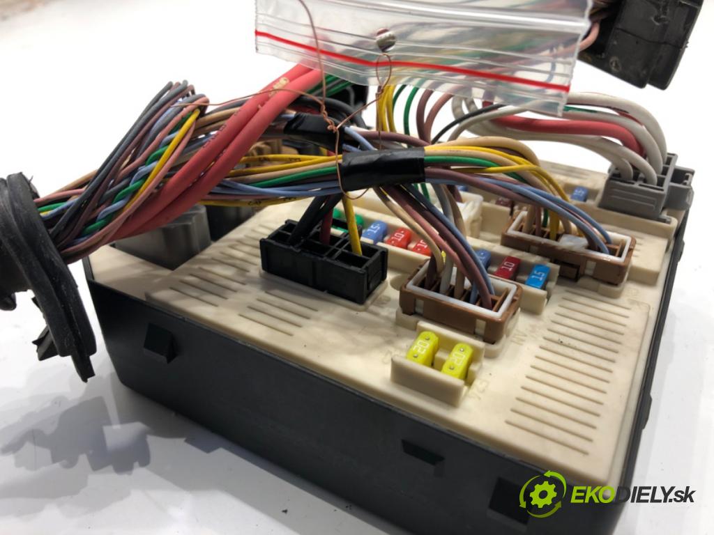 RENAULT LAGUNA III Grandtour (KT0/1) 2007 - 2015    2.0 dCi (KT07, KT0J, KT14, KT1A, KT1S) 96 kW [131 KM] olej napędowy 2007 - 2015  Modul USM 284B66052R (Ostatné)