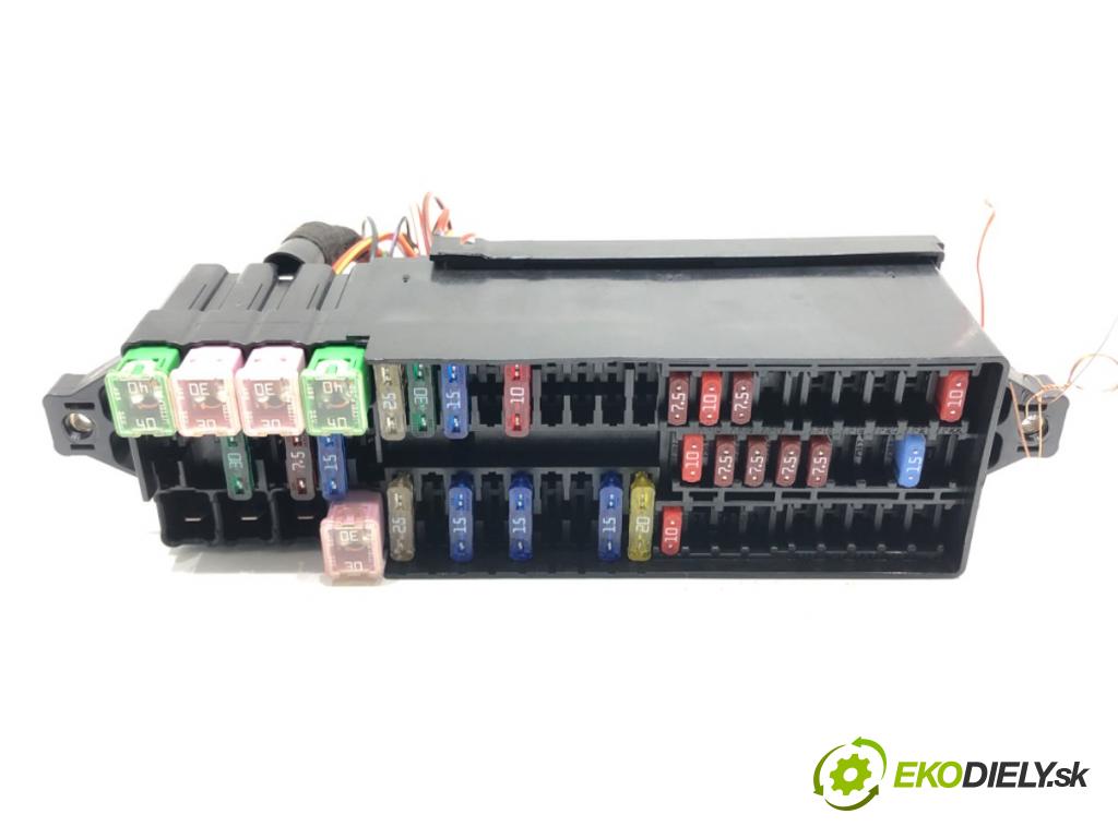 SKODA FABIA III (NJ3) 2014 - 2022    1.0 TSI 70 kW [95 KM] benzyna 2014 - 2022  skříňka poistková 6C0937615A (Pojistkové skříňky)