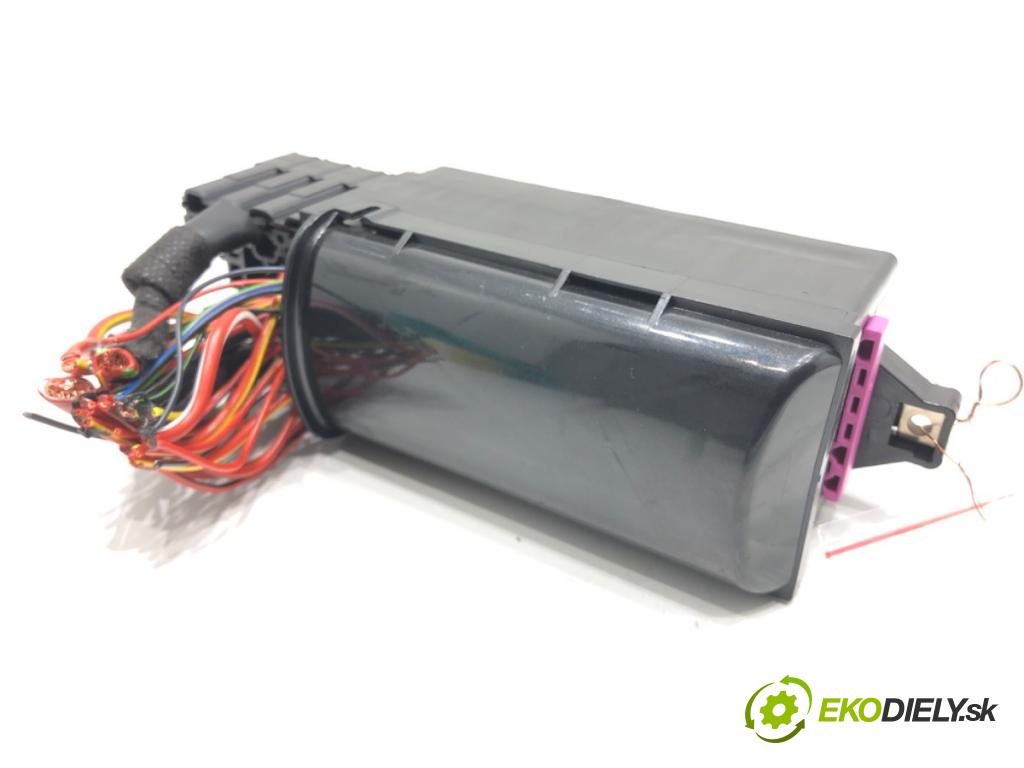 SKODA FABIA III (NJ3) 2014 - 2022    1.0 TSI 70 kW [95 KM] benzyna 2014 - 2022  skříňka poistková 6C0937615A (Pojistkové skříňky)