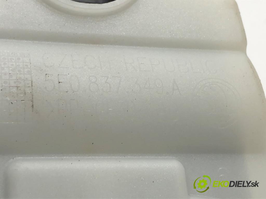 SKODA FABIA III (NJ3) 2014 - 2022    1.0 TSI 70 kW [95 KM] benzyna 2014 - 2022  Kľučka vonkajšia pravy zad