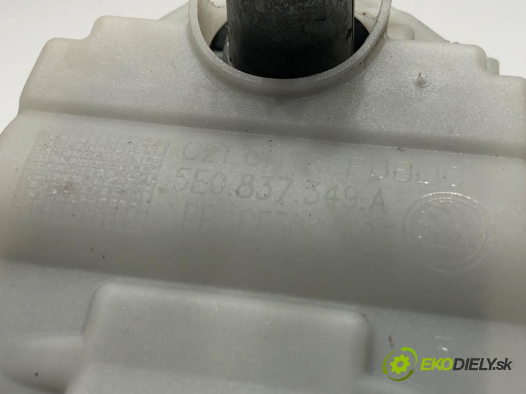 SKODA FABIA III (NJ3) 2014 - 2022    1.0 TSI 70 kW [95 KM] benzyna 2014 - 2022  Kľučka vonkajšia ľavy predný 5E0837349A