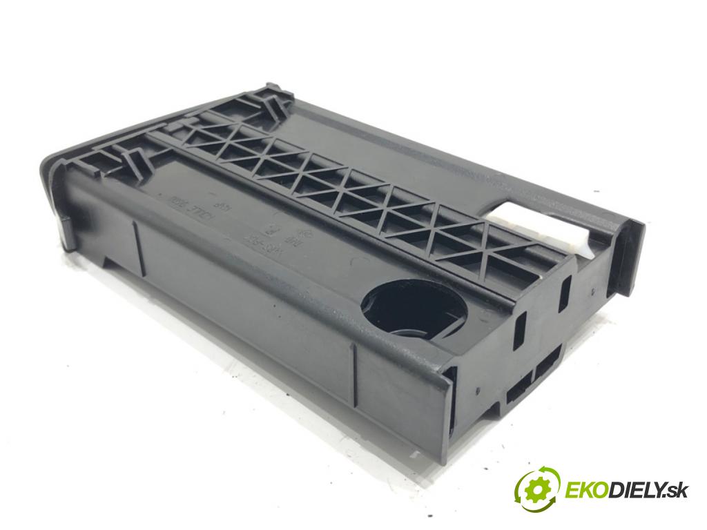 RENAULT LAGUNA III Grandtour (KT0/1) 2007 - 2015    2.0 dCi (KT07, KT0J, KT14, KT1A, KT1S) 96 kW [131 KM] olej napędowy 2007 - 2015  Držiak na nápoje  (Úchyt, držiak na nápoje)