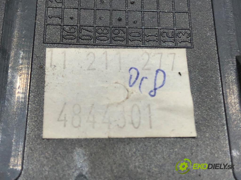 RENAULT LAGUNA III Grandtour (KT0/1) 2007 - 2015    2.0 dCi (KT07, KT0J, KT14, KT1A, KT1S) 96 kW [131 KM] olej napędowy 2007 - 2015  Držiak na nápoje  (Úchyt, držiak na nápoje)