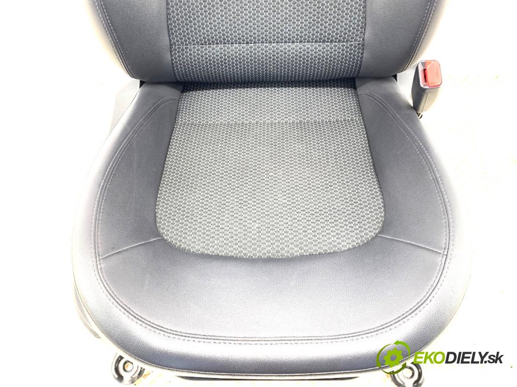 HYUNDAI ix35 SUV 2012 85 kW 1.7 CRDi 1685 Sedadlo pravy predný
