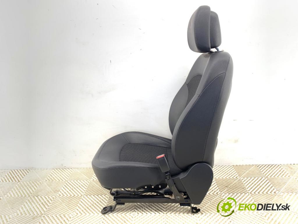 HYUNDAI ix35 SUV 2012 85 kW 1.7 CRDi 1685 Sedadlo pravy predný