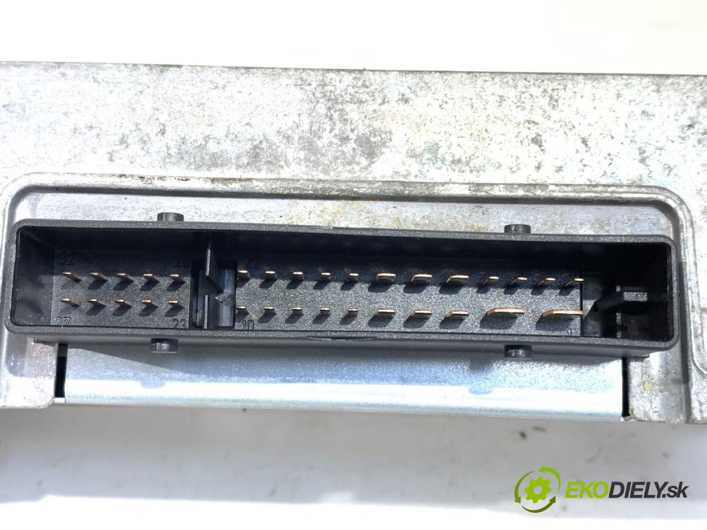 AUDI A4 B8 (8K2) 2007 - 2015    2.0 TDI 105 kW [143 KM] olej napędowy 2007 - 2015  Zosilňovač 8T0035223G (Zosilňovač)