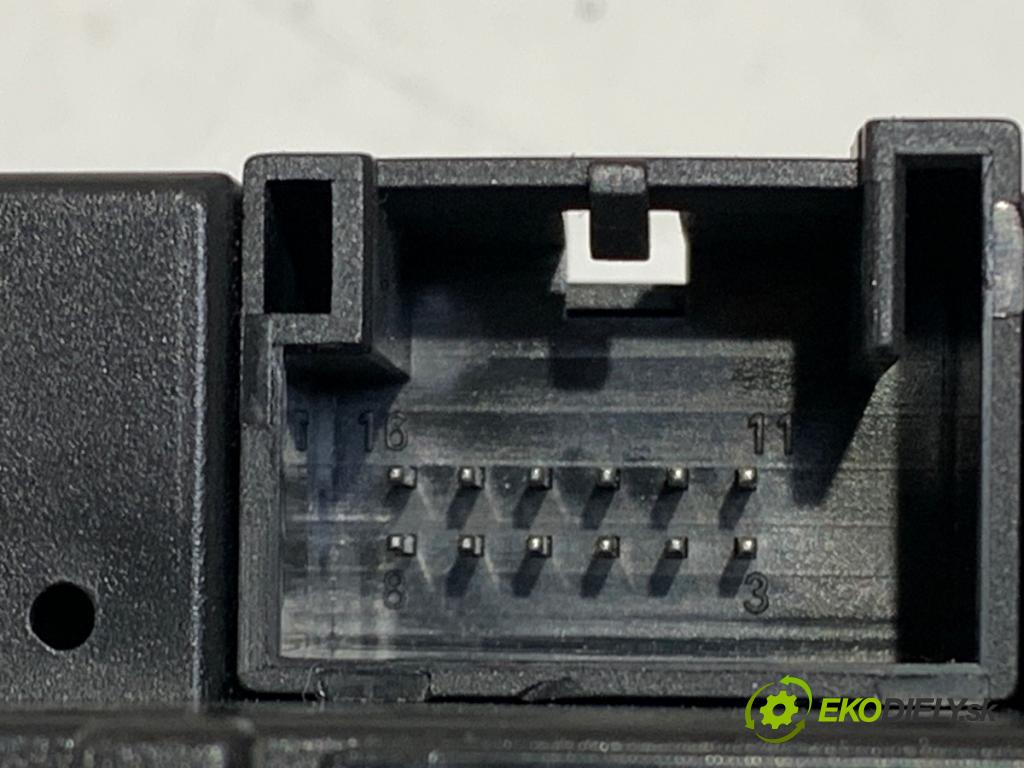 AUDI A4 B8 (8K2) 2007 - 2015    2.0 TDI 105 kW [143 KM] olej napędowy 2007 - 2015  spinačka 8K0909131B (Spínacia skrinka a kľúč)