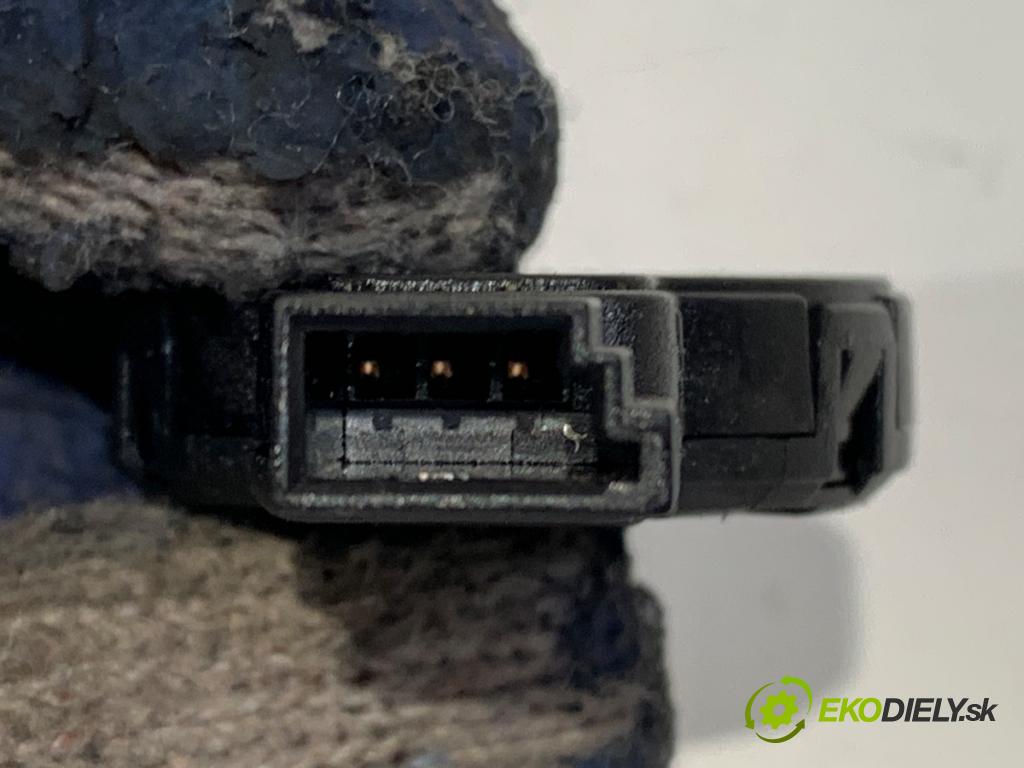 AUDI A4 B8 (8K2) 2007 - 2015    2.0 TDI 105 kW [143 KM] olej napędowy 2007 - 2015  Snímač dažďa 8K0955559 (Snímač dažďa)