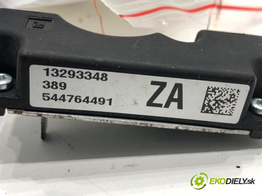 OPEL INSIGNIA A (G09) 2008 - 2017    2.0 CDTI (68) 118 kW [160 KM] olej napędowy 2008 - 2017  Zosilňovač Antenní: 13293348 (Zosilňovač)