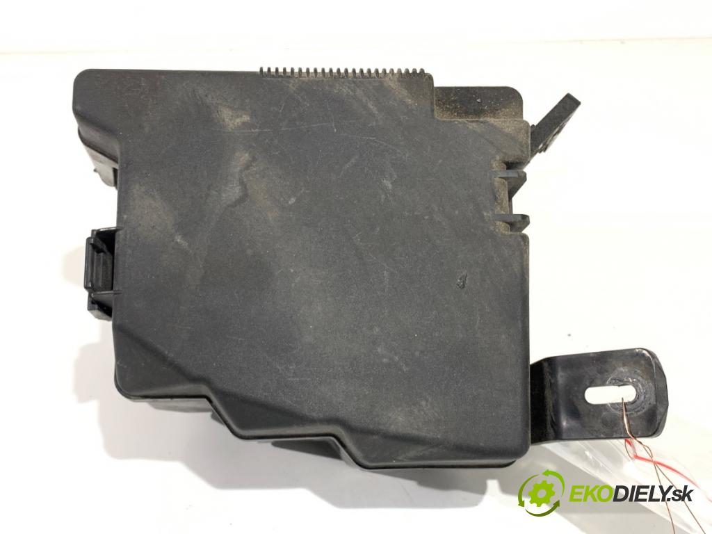 MAZDA 2 (DE_, DH_) 2007 - 2015    1.3 (DE3FS) 63 kW [86 KM] benzyna 2007 - 2015  modul BSI  (Pojistkové skříňky)