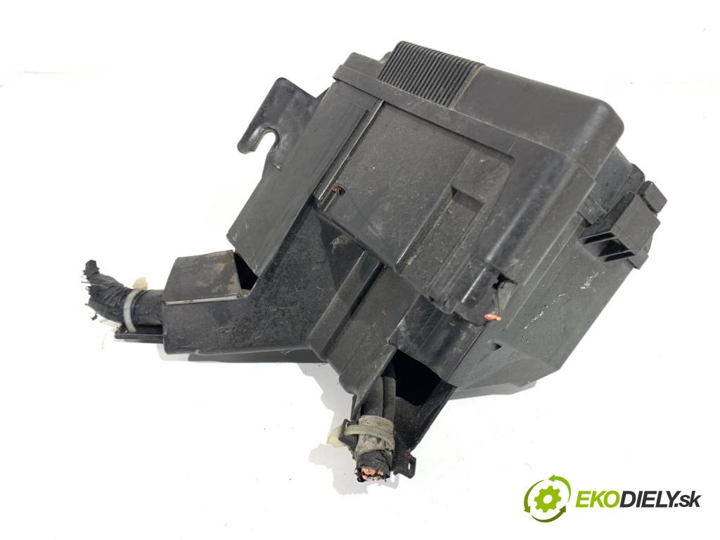 MAZDA 2 (DE_, DH_) 2007 - 2015    1.3 (DE3FS) 63 kW [86 KM] benzyna 2007 - 2015  modul BSI  (Pojistkové skříňky)