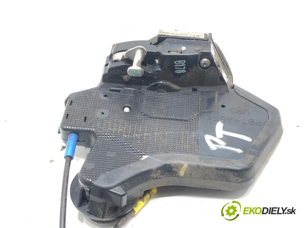 TOYOTA COROLLA Verso (ZER_, ZZE12_, R1_) 2004 - 2009    2.2 D-4D (AUR10_) 100 kW [136 KM] olej napędowy 2005 - 2009  zámok dveře pravý zadní část