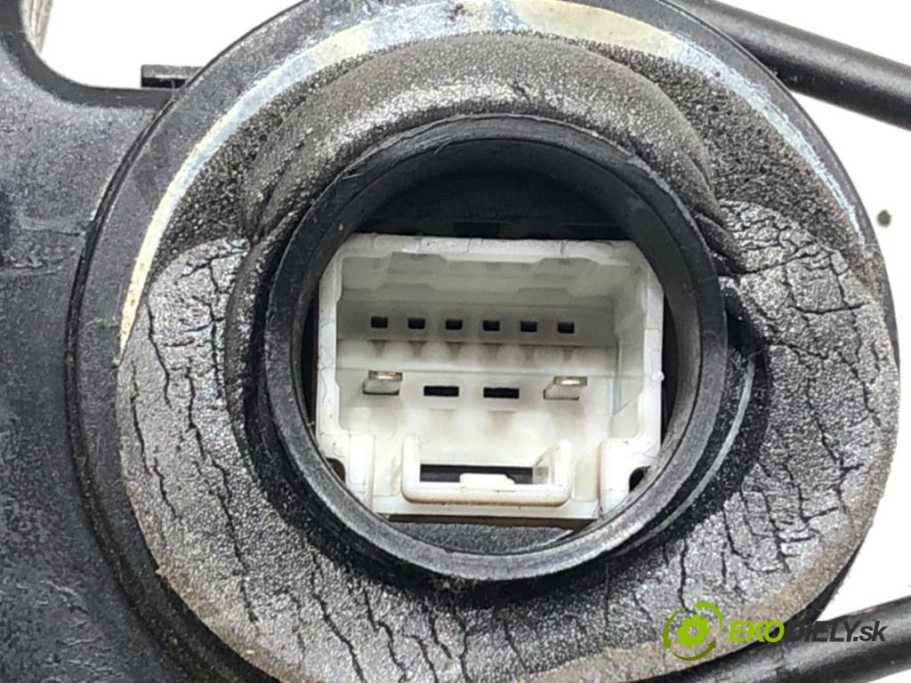 TOYOTA COROLLA Verso (ZER_, ZZE12_, R1_) 2004 - 2009    2.2 D-4D (AUR10_) 100 kW [136 KM] olej napędowy 2005 - 2009  zámok dveře pravý zadní část