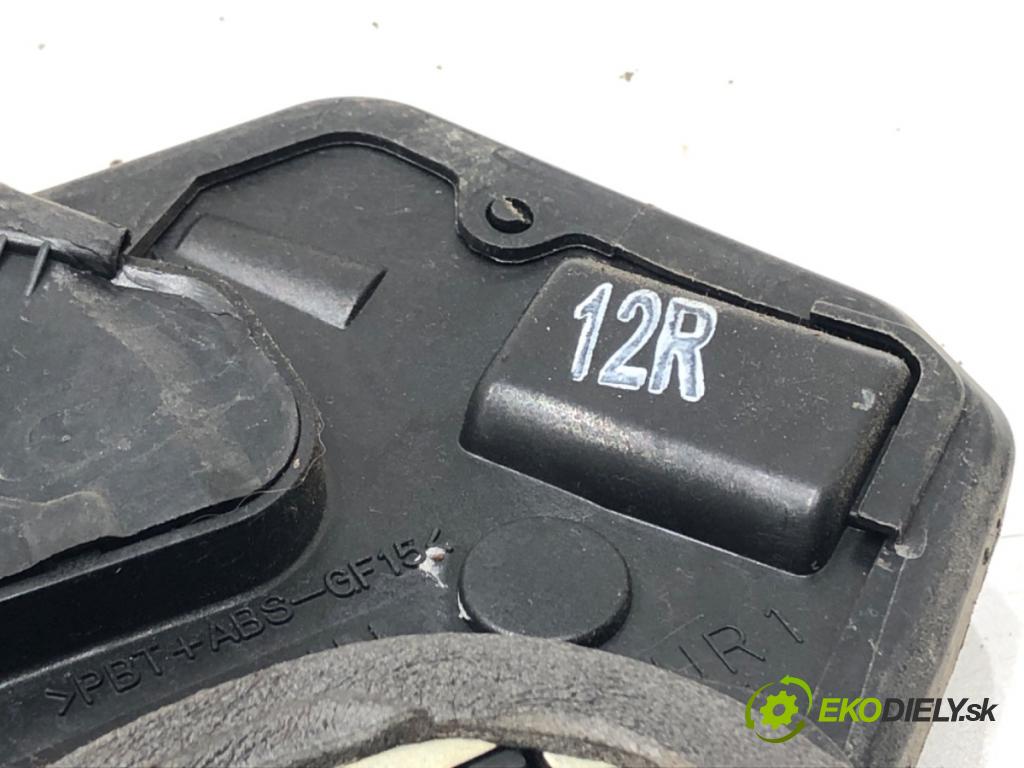 TOYOTA COROLLA Verso (ZER_, ZZE12_, R1_) 2004 - 2009    2.2 D-4D (AUR10_) 100 kW [136 KM] olej napędowy 2005 - 2009  zámok dveře pravý zadní část