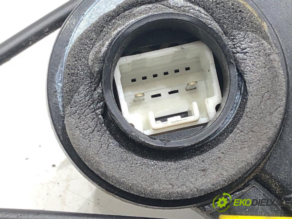 TOYOTA COROLLA Verso (ZER_, ZZE12_, R1_) 2004 - 2009    2.2 D-4D (AUR10_) 100 kW [136 KM] olej napędowy 2005 - 2009  zámok dveře levý zadní část