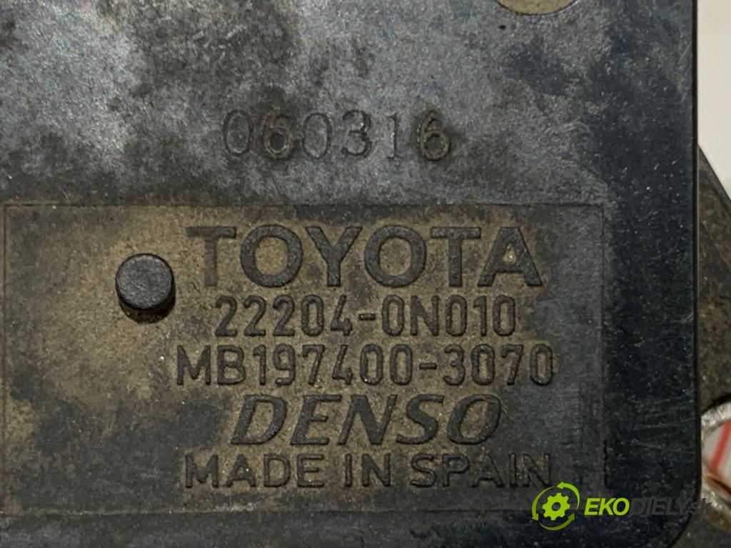 TOYOTA COROLLA Verso (ZER_, ZZE12_, R1_) 2004 - 2009    2.2 D-4D (AUR10_) 100 kW [136 KM] olej napędowy 2005 - 2009  Váha vzduchu 22204-0N010 (Váha vzduchu)