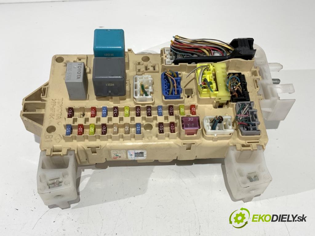 TOYOTA COROLLA Verso (ZER_, ZZE12_, R1_) 2004 - 2009    2.2 D-4D (AUR10_) 100 kW [136 KM] olej napędowy 2005 - 2009  modul BSI 89221-8F018 (Pojistkové skříňky)