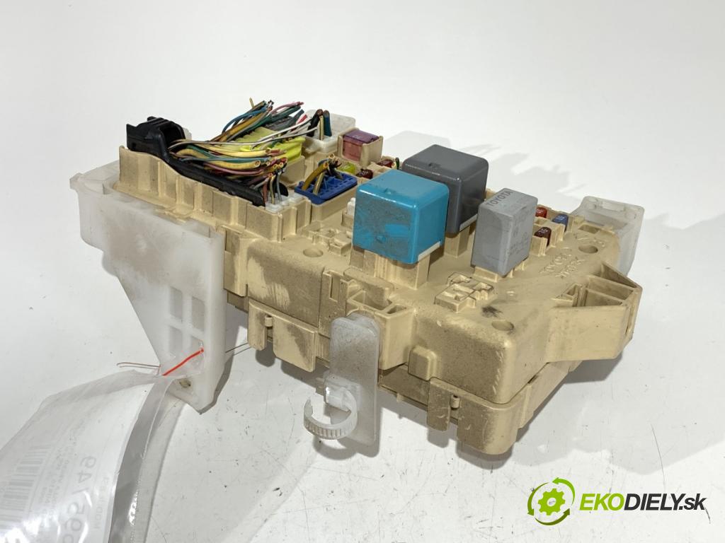 TOYOTA COROLLA Verso (ZER_, ZZE12_, R1_) 2004 - 2009    2.2 D-4D (AUR10_) 100 kW [136 KM] olej napędowy 2005 - 2009  modul BSI 89221-8F018 (Pojistkové skříňky)