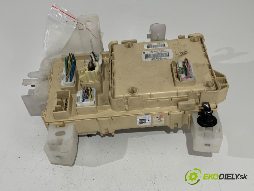 TOYOTA COROLLA Verso (ZER_, ZZE12_, R1_) 2004 - 2009    2.2 D-4D (AUR10_) 100 kW [136 KM] olej napędowy 2005 - 2009  modul BSI 89221-8F018 (Pojistkové skříňky)