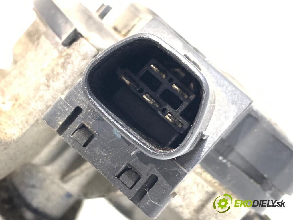 TOYOTA COROLLA Verso (ZER_, ZZE12_, R1_) 2004 - 2009    2.2 D-4D (AUR10_) 100 kW [136 KM] olej napędowy 2005 - 2009  Mechanizmus stieračov predný 85110-0F020 (Motorček stieračov predný)