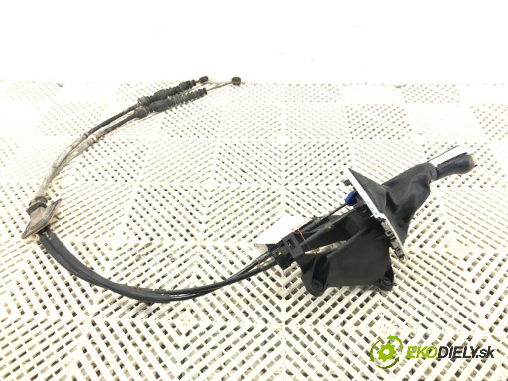 TOYOTA COROLLA Verso (ZER_, ZZE12_, R1_) 2004 - 2009    2.2 D-4D (AUR10_) 100 kW [136 KM] olej napędowy 2005 - 2009  Kulisa 33530-0F010 (Rýchlostná páka (kulisa))