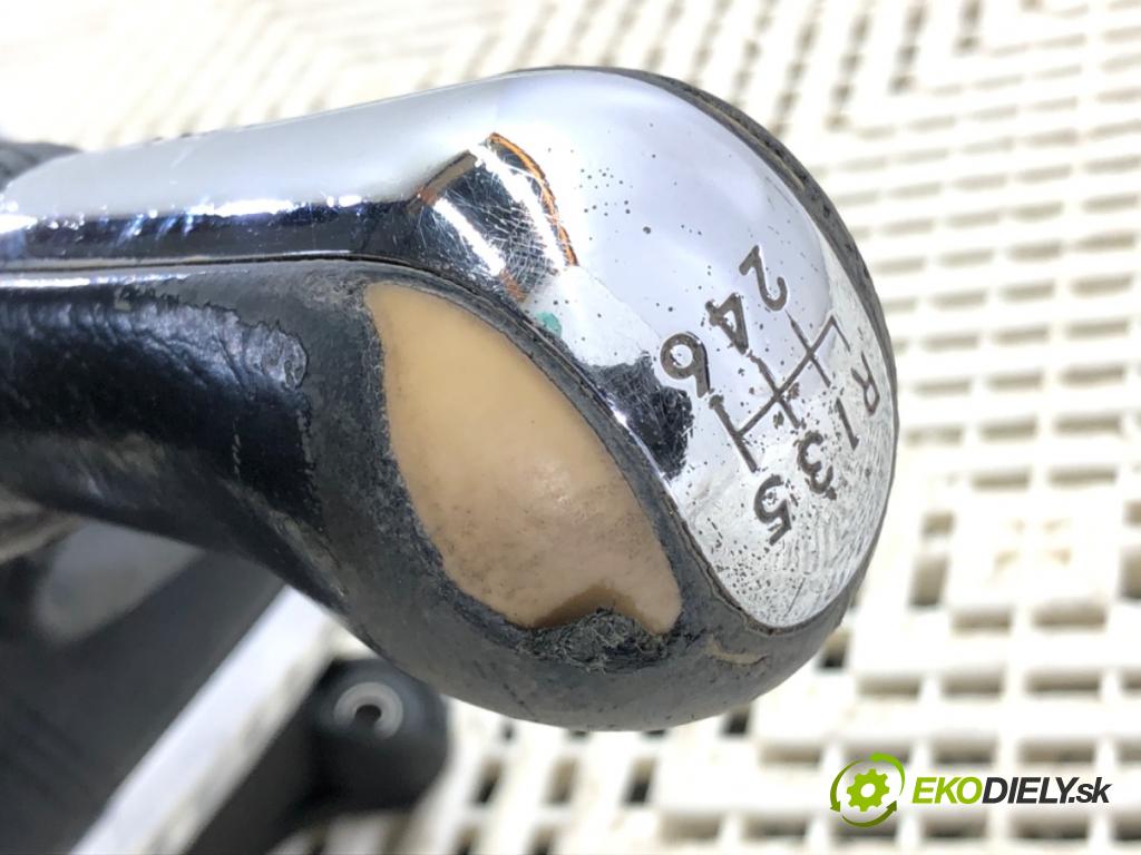 TOYOTA COROLLA Verso (ZER_, ZZE12_, R1_) 2004 - 2009    2.2 D-4D (AUR10_) 100 kW [136 KM] olej napędowy 2005 - 2009  Kulisa 33530-0F010 (Rýchlostná páka (kulisa))