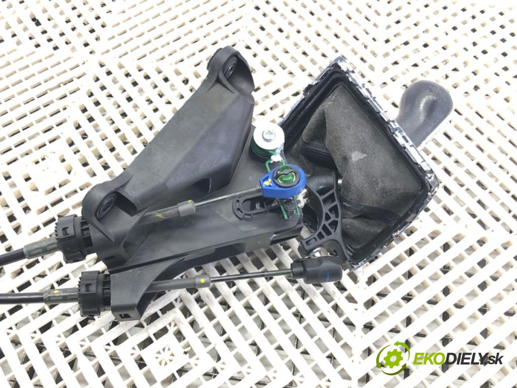 TOYOTA COROLLA Verso (ZER_, ZZE12_, R1_) 2004 - 2009    2.2 D-4D (AUR10_) 100 kW [136 KM] olej napędowy 2005 - 2009  Kulisa 33530-0F010 (Rýchlostná páka (kulisa))