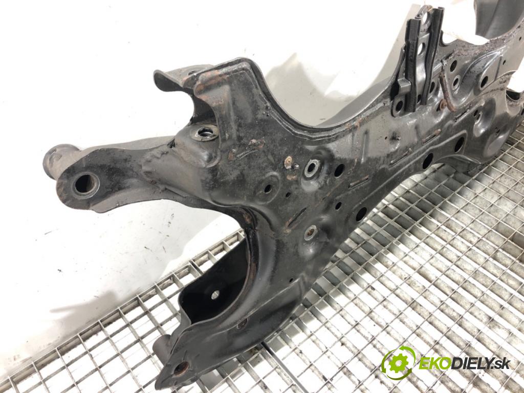 TOYOTA COROLLA Verso (ZER_, ZZE12_, R1_) 2004 - 2009    2.2 D-4D (AUR10_) 100 kW [136 KM] olej napędowy 2005 - 2009  výztuha pod motor  (Výztuhy přední)