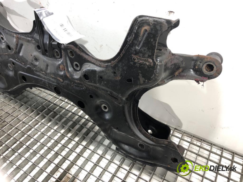 TOYOTA COROLLA Verso (ZER_, ZZE12_, R1_) 2004 - 2009    2.2 D-4D (AUR10_) 100 kW [136 KM] olej napędowy 2005 - 2009  výztuha pod motor  (Výztuhy přední)