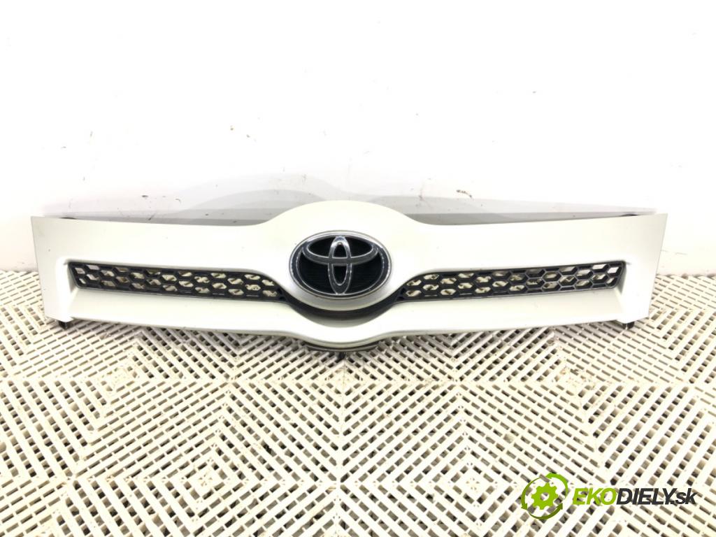 TOYOTA COROLLA Verso (ZER_, ZZE12_, R1_) 2004 - 2009    2.2 D-4D (AUR10_) 100 kW [136 KM] olej napędowy 2005 - 2009  mřížka maska 53117-0F010 (Mřížky (masky) chladičů)