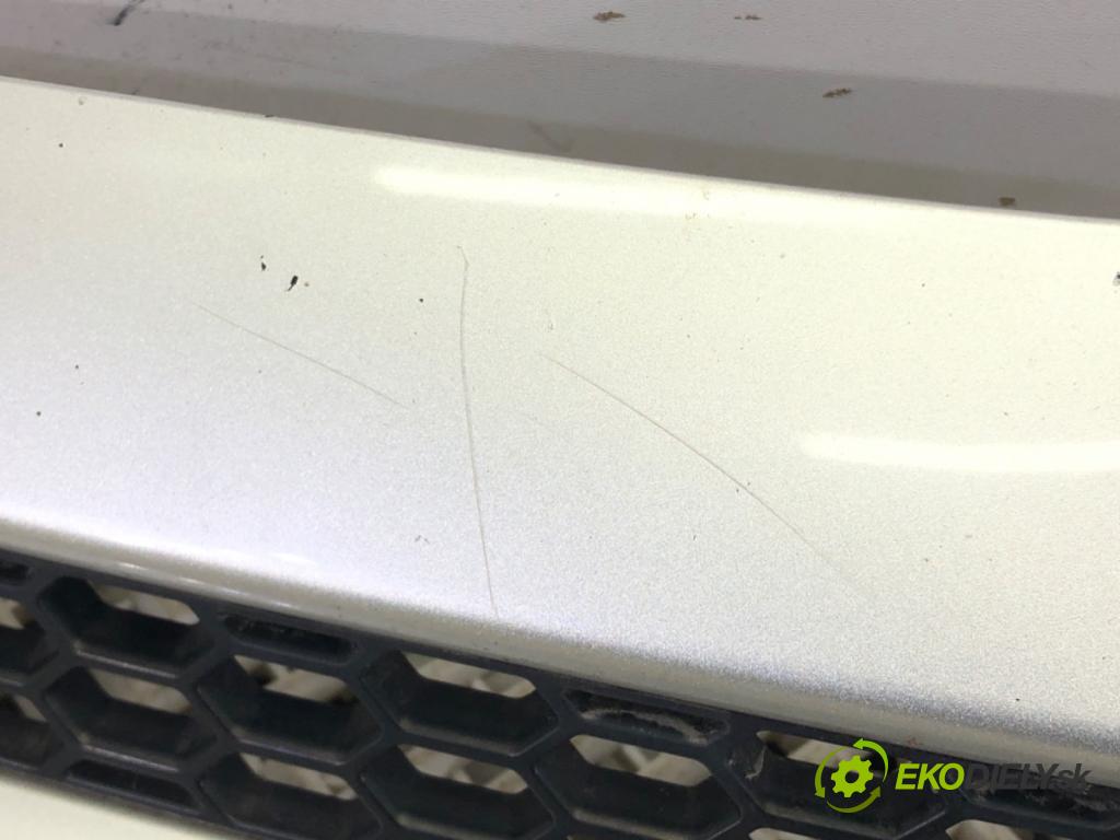 TOYOTA COROLLA Verso (ZER_, ZZE12_, R1_) 2004 - 2009    2.2 D-4D (AUR10_) 100 kW [136 KM] olej napędowy 2005 - 2009  mřížka maska 53117-0F010 (Mřížky (masky) chladičů)