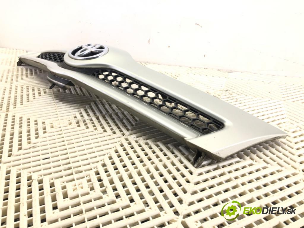 TOYOTA COROLLA Verso (ZER_, ZZE12_, R1_) 2004 - 2009    2.2 D-4D (AUR10_) 100 kW [136 KM] olej napędowy 2005 - 2009  mřížka maska 53117-0F010 (Mřížky (masky) chladičů)