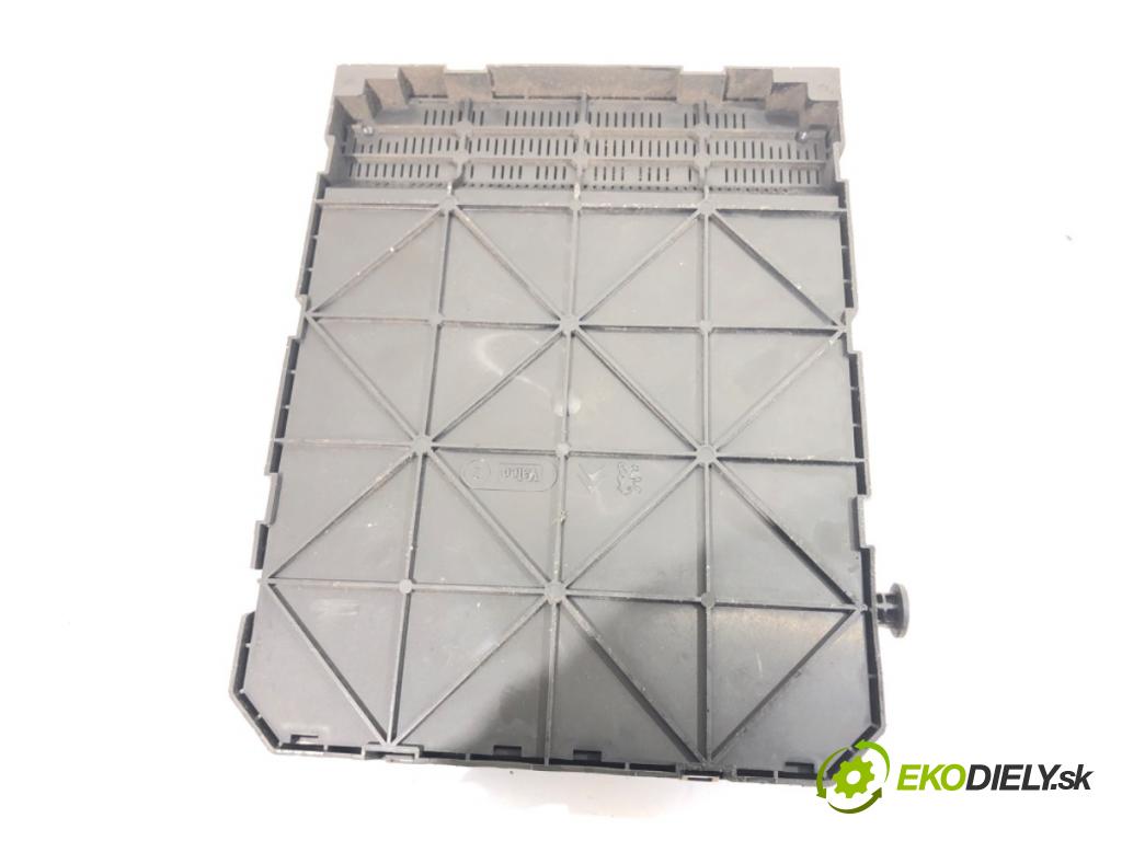 PEUGEOT 207 (WA_, WC_) 2006 - 2015    1.4 54 kW [73 KM] benzyna 2006 - 2013  modul BSI 9659285380 (Pojistkové skříňky)