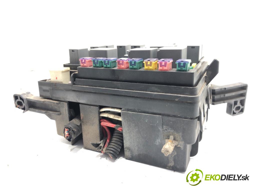 KIA SPORTAGE II (JE_, KM) 2004 - 2022    2.0 i 16V 104 kW [141 KM] benzyna 2004 - 2022  skříňka poistková 91951-1F230 (Pojistkové skříňky)