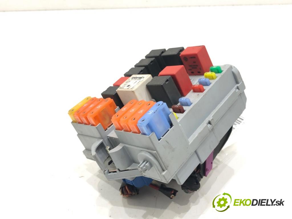 FIAT CROMA (194_) 2005 - 2022    1.9 D Multijet (194AXC1B, 194AXC12) 110 kW [150 KM] olej napędowy 2005 - 2011  skříňka poistková 51738102 (Pojistkové skříňky)