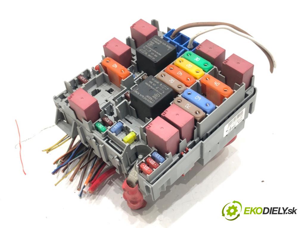 FIAT TIPO Kombi (356_) 2016 - 2022    1.4 (356WXA1B) 70 kW [95 KM] benzyna 2016 - 2022  skříňka poistková 52028777 (Pojistkové skříňky)