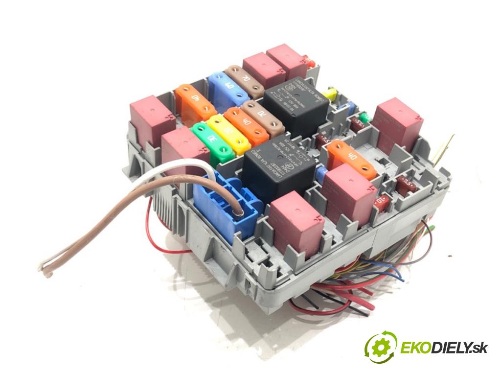 FIAT TIPO Kombi (356_) 2016 - 2022    1.4 (356WXA1B) 70 kW [95 KM] benzyna 2016 - 2022  skříňka poistková 52028777 (Pojistkové skříňky)