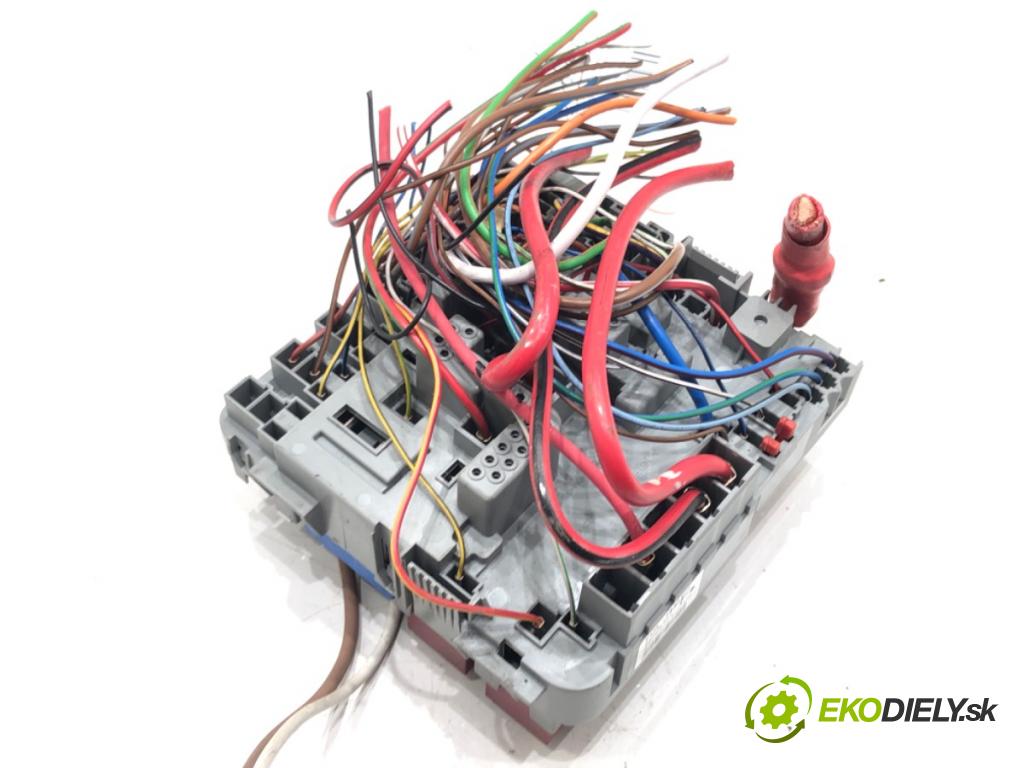 FIAT TIPO Kombi (356_) 2016 - 2022    1.4 (356WXA1B) 70 kW [95 KM] benzyna 2016 - 2022  skříňka poistková 52028777 (Pojistkové skříňky)