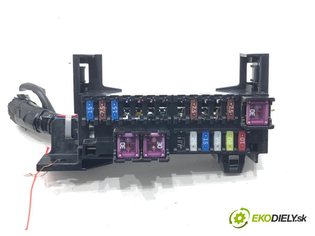 MAZDA CX-5 (KE, GH) 2011 - 2017    2.2 D (KE2FW) 129 kW [175 KM] olej napędowy 2012 - 2017  skříňka poistková  (Pojistkové skříňky)