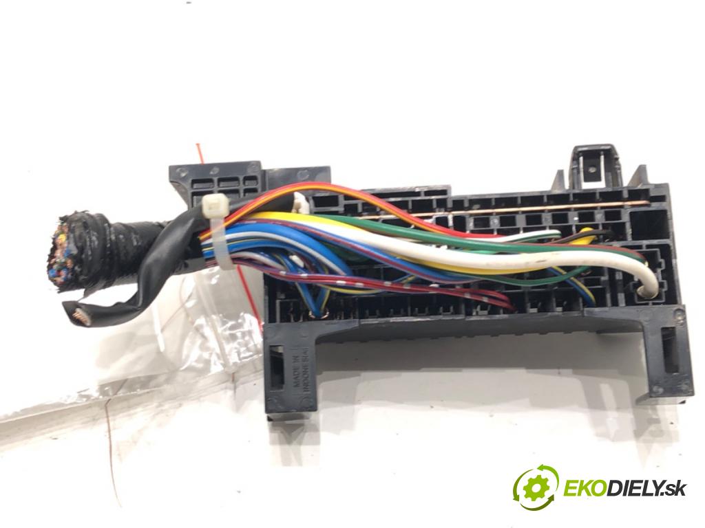 MAZDA CX-5 (KE, GH) 2011 - 2017    2.2 D (KE2FW) 129 kW [175 KM] olej napędowy 2012 - 2017  skříňka poistková  (Pojistkové skříňky)